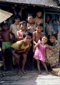 Borneo_River_town_children